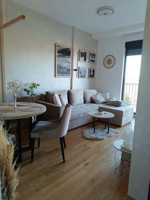 Living room, Photo of the whole room, Seating area, Dining area