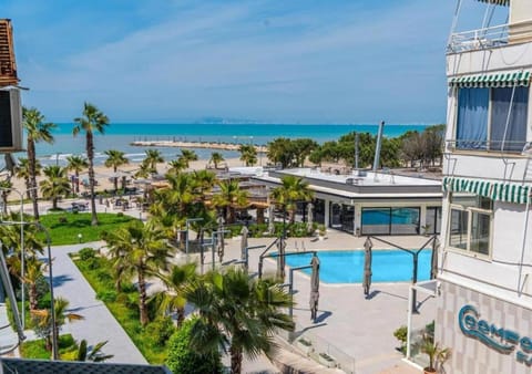 Property building, Day, Bird's eye view, City view, Pool view, Sea view, Location