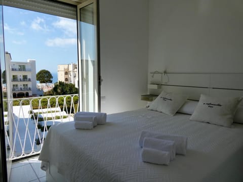 Bed, View (from property/room), Balcony/Terrace, Bedroom