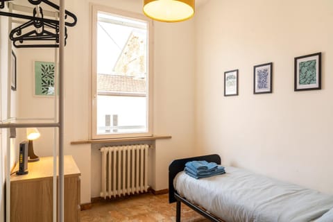 Bed, Photo of the whole room, Bedroom, internet, towels