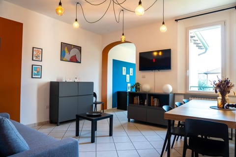 Communal lounge/ TV room, TV and multimedia, Living room, Seating area, Dining area, Evening entertainment