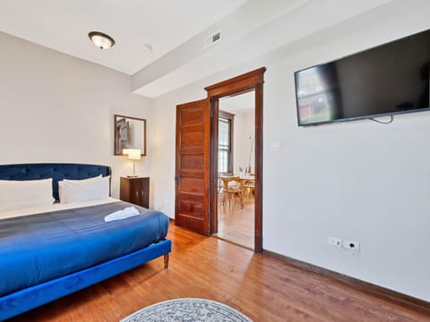 3 Bed Vintage Condo in Chicagolands Trendy Berwyn condo Apartment in Berwyn