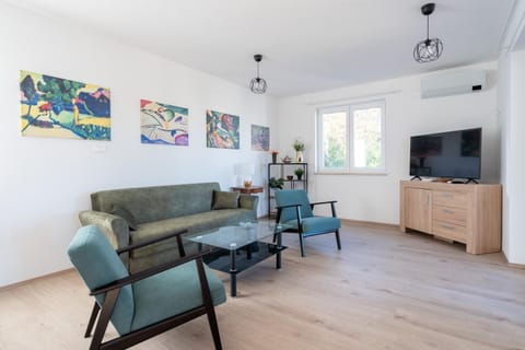 TV and multimedia, Living room, air conditioner