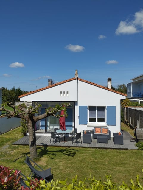 Property building, Garden view