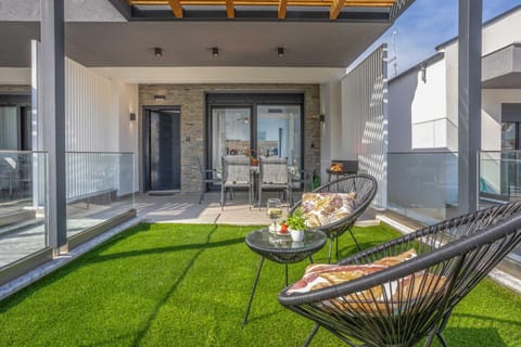 Garden, Balcony/Terrace