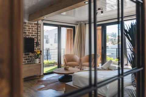 Sunny Sunset on White Soil! Apartment in Cape Town