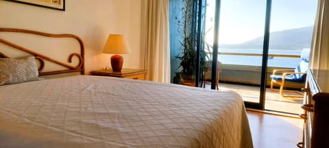 Bed, Natural landscape, Photo of the whole room, Bedroom, River view