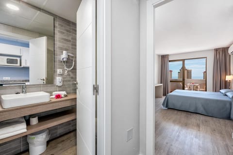 Bed, Bathroom, Photo of the whole room