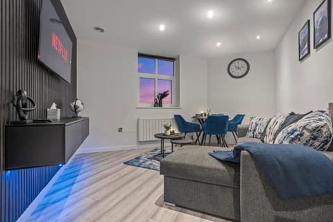 Azure Signature Suite, Leicester City Centre Apartment,Sofa Bed , Netflix, WiFi Parking Apartment in Leicester