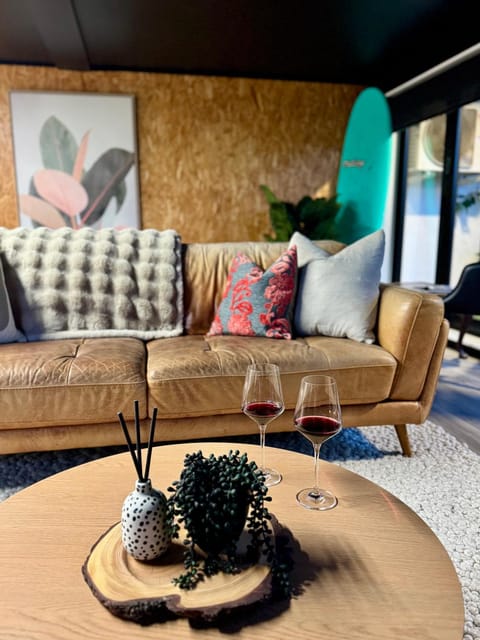 Sandy Toes & Netflix Nights, Relaxing Auckland Retreat Bed and Breakfast in Auckland