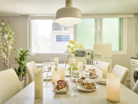 Living room, Dining area, air conditioner