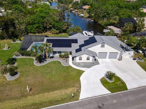 GameRoom Canal Large Dock Pool 6 beds House in Palm Coast
