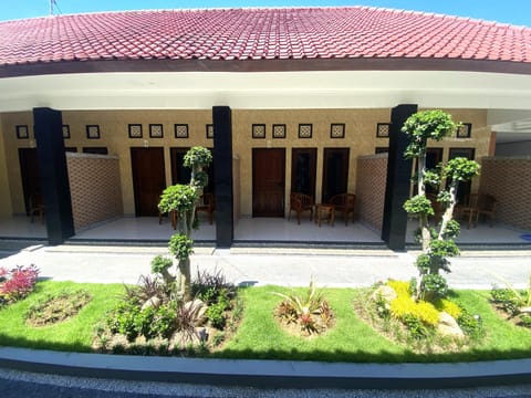 Property building, Spring, Day, Garden, Garden view