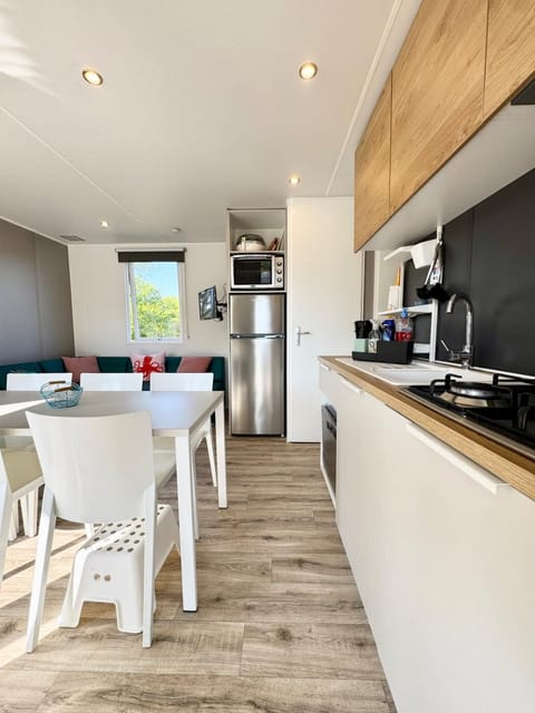 Charmant Bungalow Neuf Terrasse Jardin au calme House in Auvergne-Rhône-Alpes