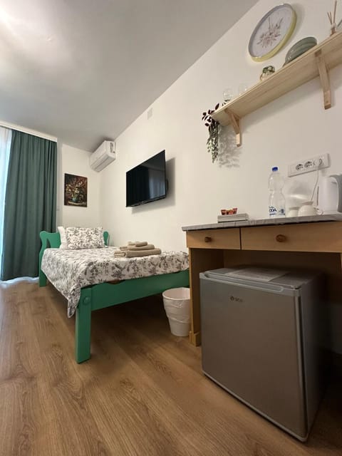 Bed, TV and multimedia, Photo of the whole room, Bedroom, minibar