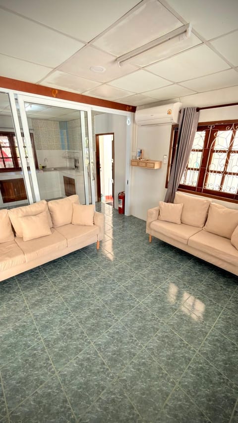 Living room, Seating area, air conditioner