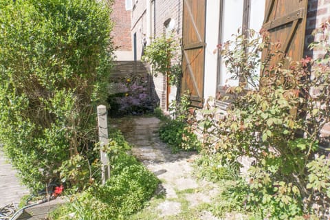 Property building, Garden, Garden, Garden view, Garden view, Inner courtyard view