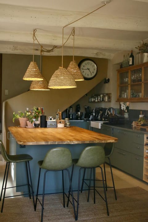 Mas provençal, entre vignes et oliviers House in Lambesc