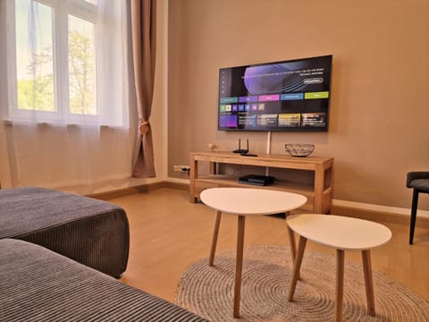 TV and multimedia, Living room, Photo of the whole room, Seating area