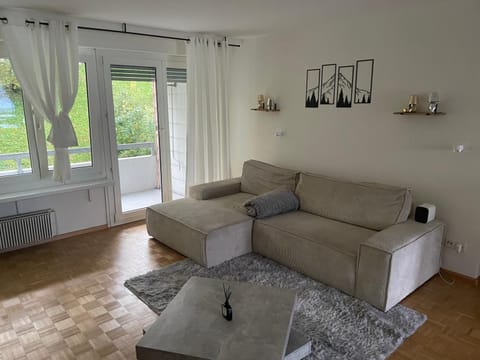 Communal lounge/ TV room, Living room, Seating area