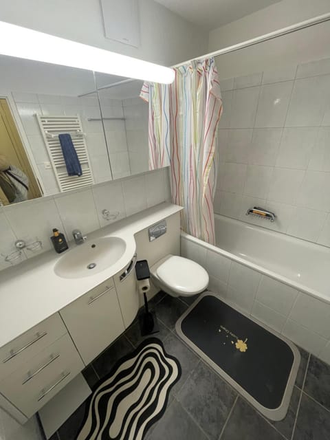 Shower, Toilet, Bathroom, Bath