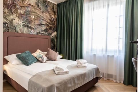 Bed, Photo of the whole room, Bedroom, towels