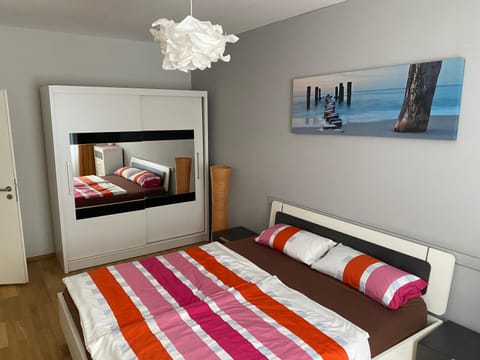 Bed, Photo of the whole room, Bedroom, wardrobe