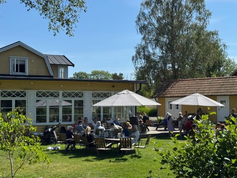 Property building, Restaurant/places to eat, Breakfast