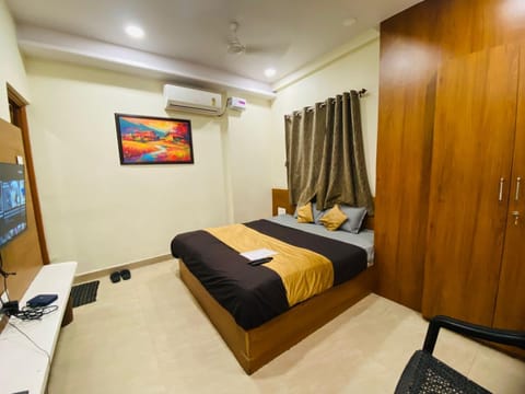 TV and multimedia, Photo of the whole room, Bedroom, wardrobe, air conditioner