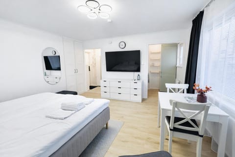 Communal lounge/ TV room, TV and multimedia, Photo of the whole room, Seating area