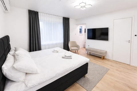 Communal lounge/ TV room, TV and multimedia, Bedroom