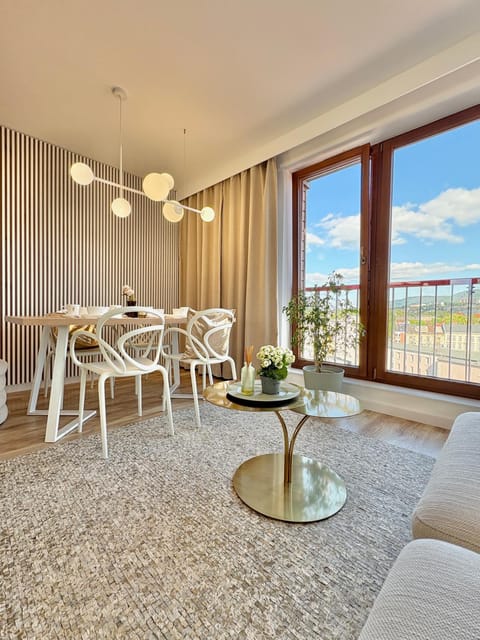 Natural landscape, View (from property/room), Balcony/Terrace, Living room, Seating area, Dining area