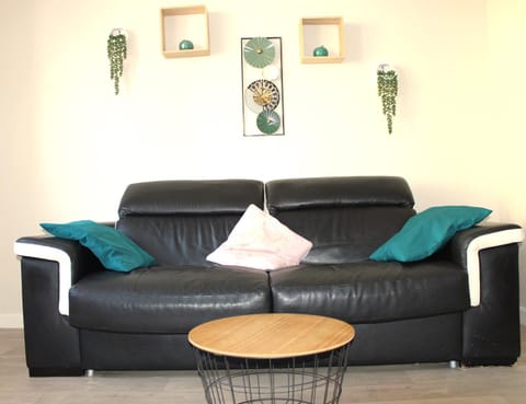 Communal lounge/ TV room, Living room, Seating area