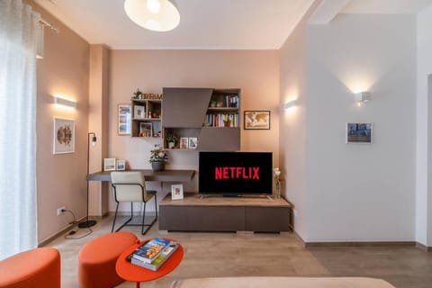 Attico Milano - 2min Metro - Elegante with AC Apartment in Milan