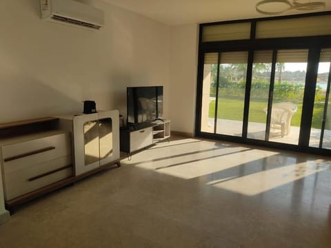 Communal lounge/ TV room, TV and multimedia, Evening entertainment, air conditioner