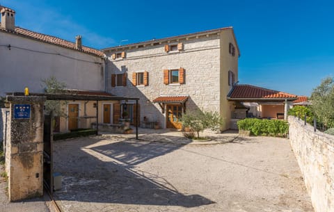 Property building, Day