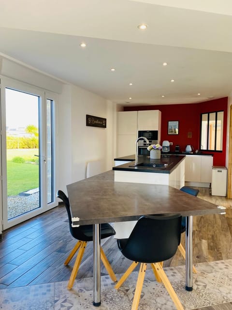 Alice Cottage House in Cléder