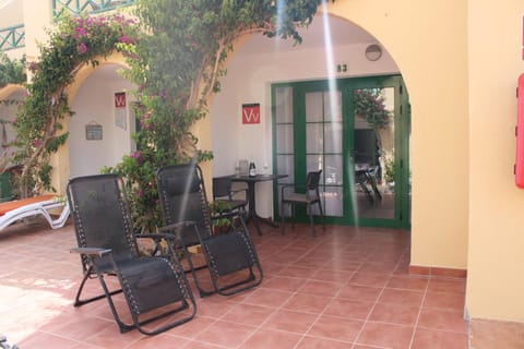 Patio, Facade/entrance