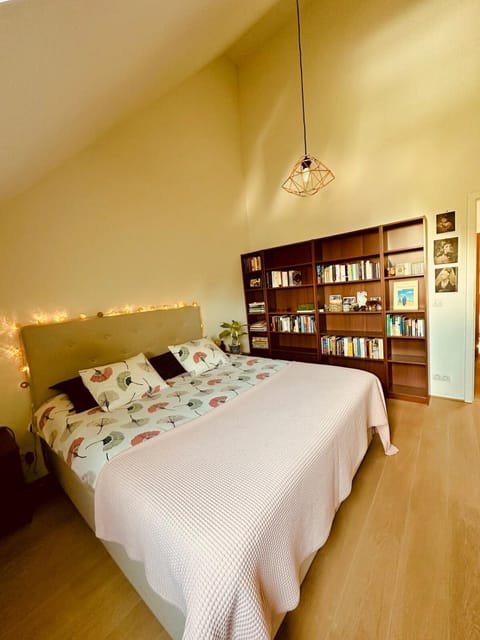 Bed, Library, Bedroom