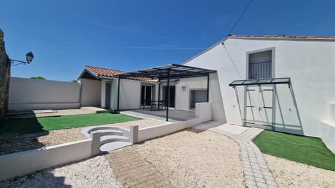 Property building, Patio, Day