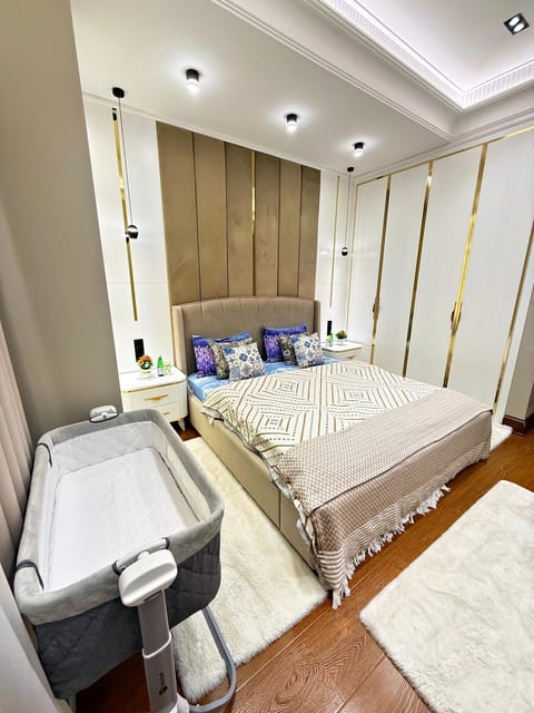 TV and multimedia, Photo of the whole room, Bedroom, cot, wardrobe