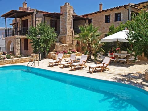 Property building, Garden, Garden view, Swimming pool, sunbed