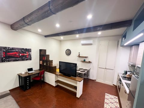 TV and multimedia, Photo of the whole room, air conditioner