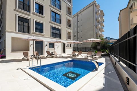 Balcony/Terrace, Swimming pool