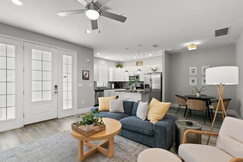 Canopy Couplet - 2 Upscale Condos by Main St Apartment in Safety Harbor