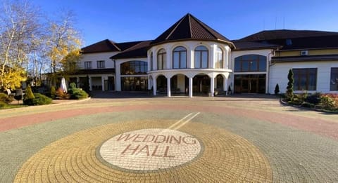 Property building, Street view, Location
