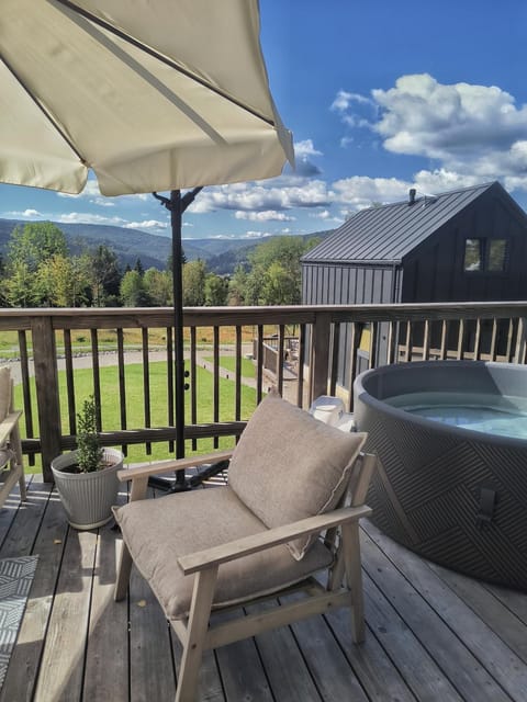 Day, Natural landscape, Hot Tub, Hot Tub, View (from property/room), Balcony/Terrace, Balcony/Terrace, Mountain view, Pool view
