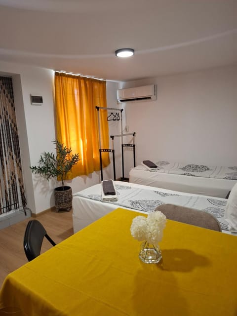 Bed, Living room, Photo of the whole room, Seating area