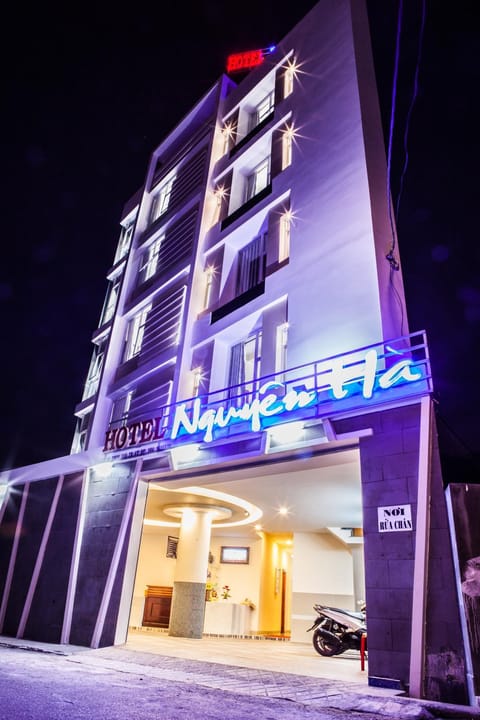 Facade/entrance, Night