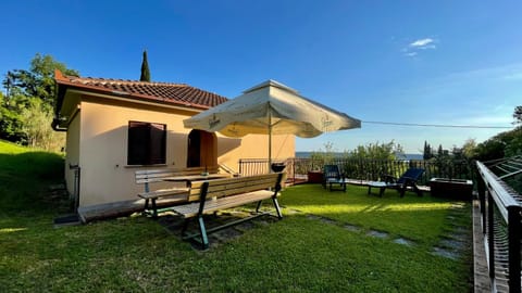 Property building, Patio, Natural landscape, Garden, Garden view, sunbed